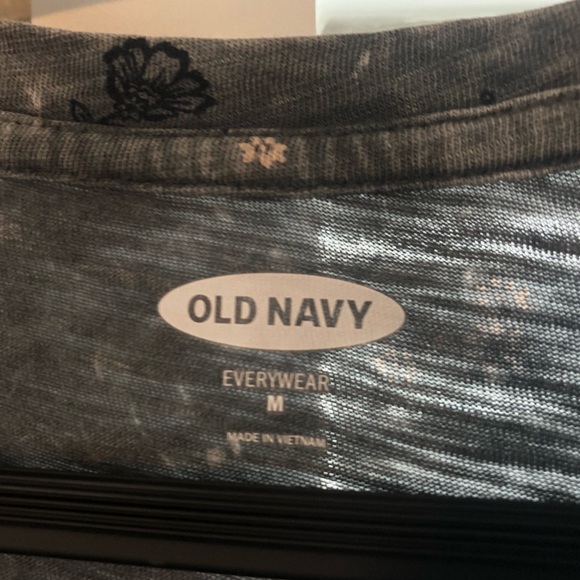 Old Navy Everywhere Tshirt - Picture 3 of 4